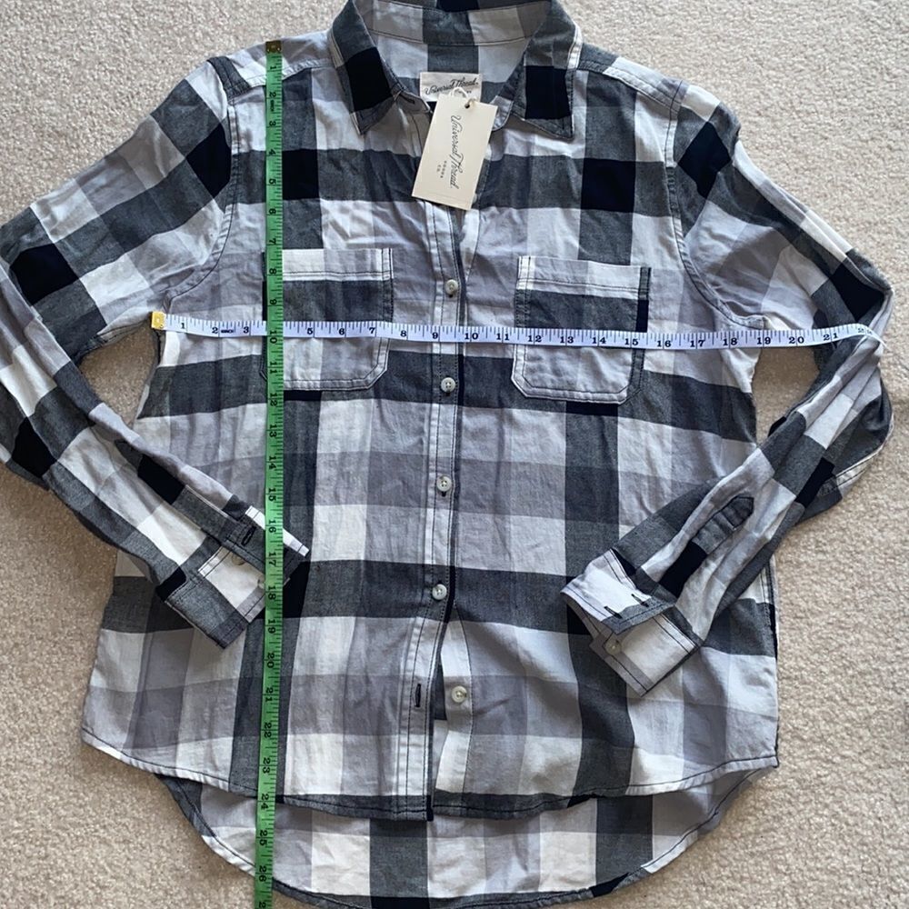Universal Thread Gray Plaid Button Down Shirt! - Picture 7 of 9